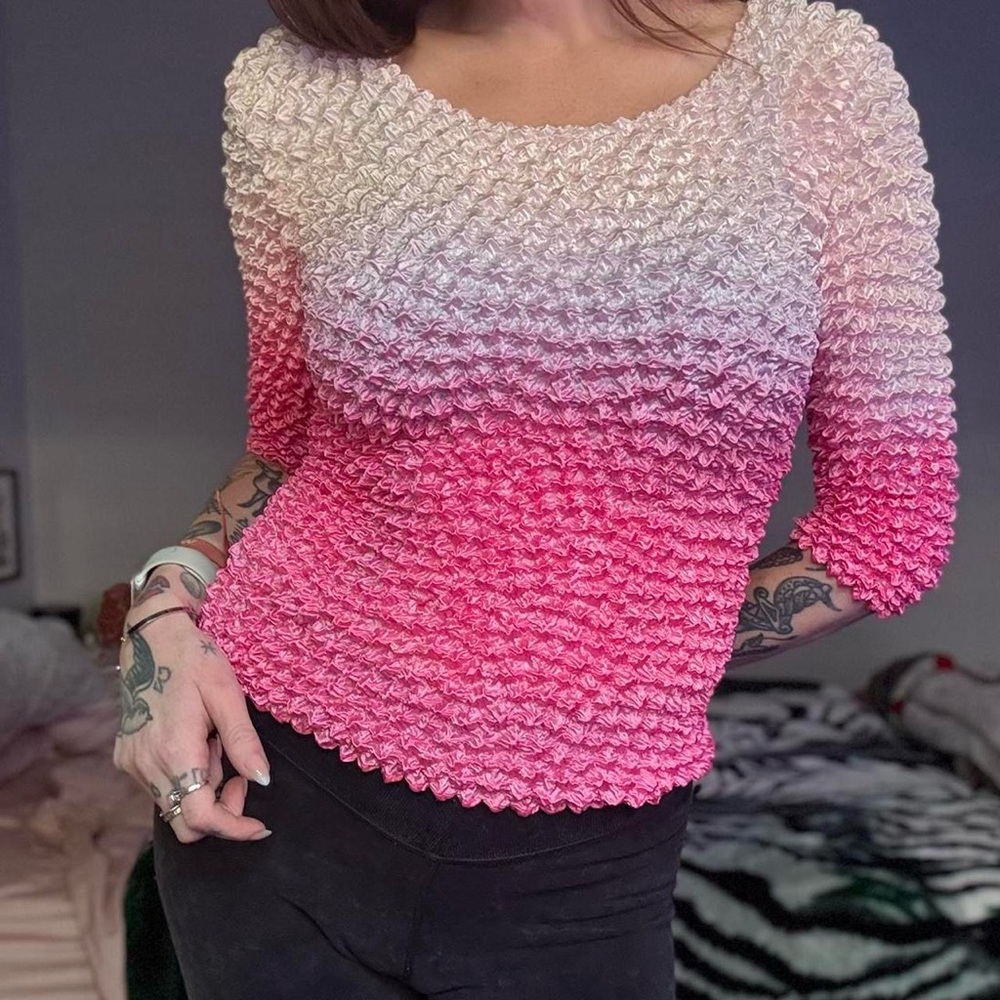 vintage iconic Y2K ombré pink popcorn texture top — One Size